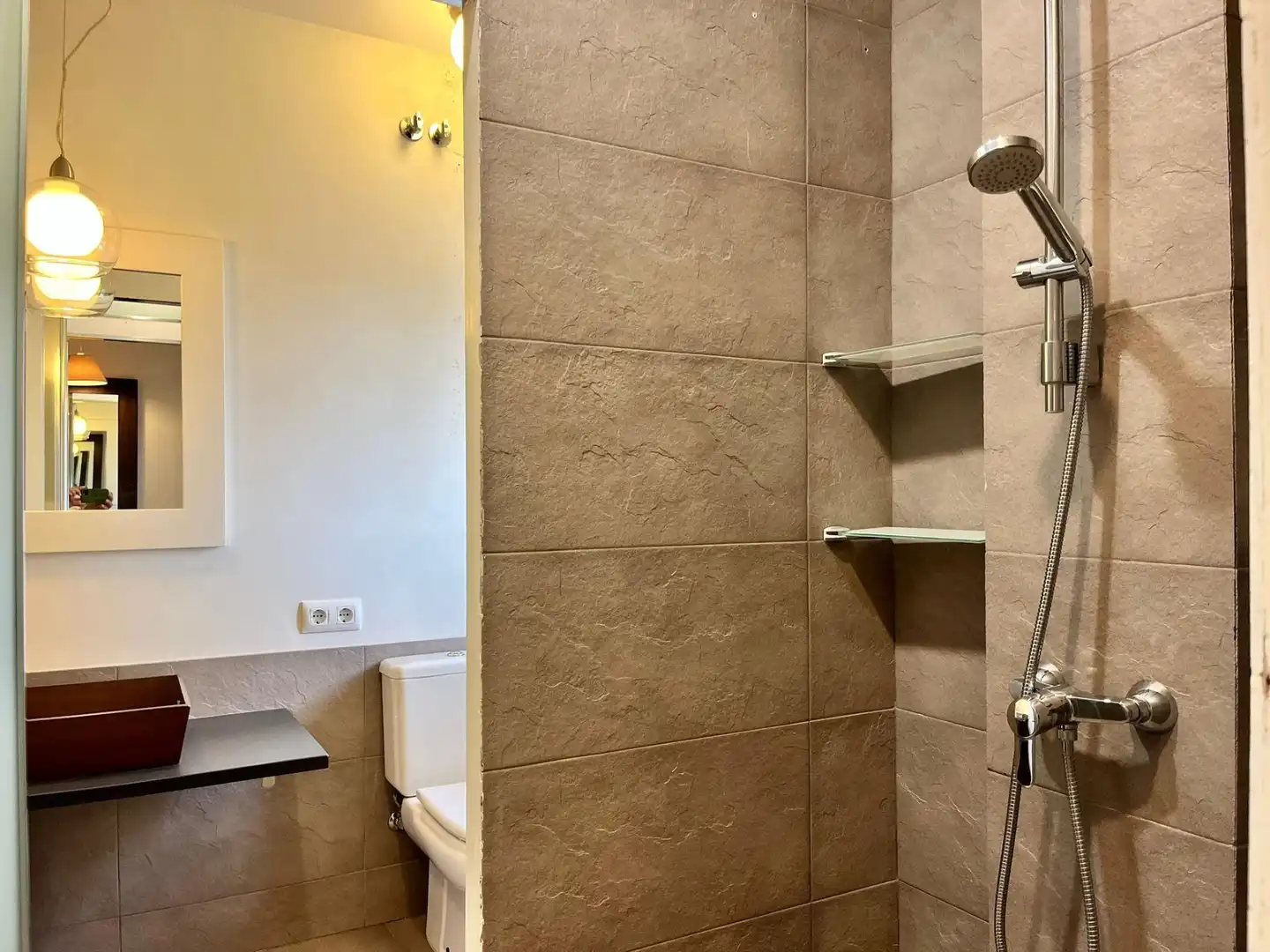 Bathroom of Flat for sale in Sevilla  with Air Conditioner, Terrace and Balcony