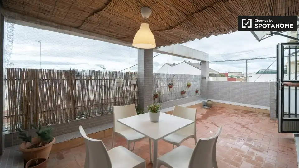 Terrassa de Pis de lloguer en Valencia amb Aire condicionat, Calefacció i Moblat