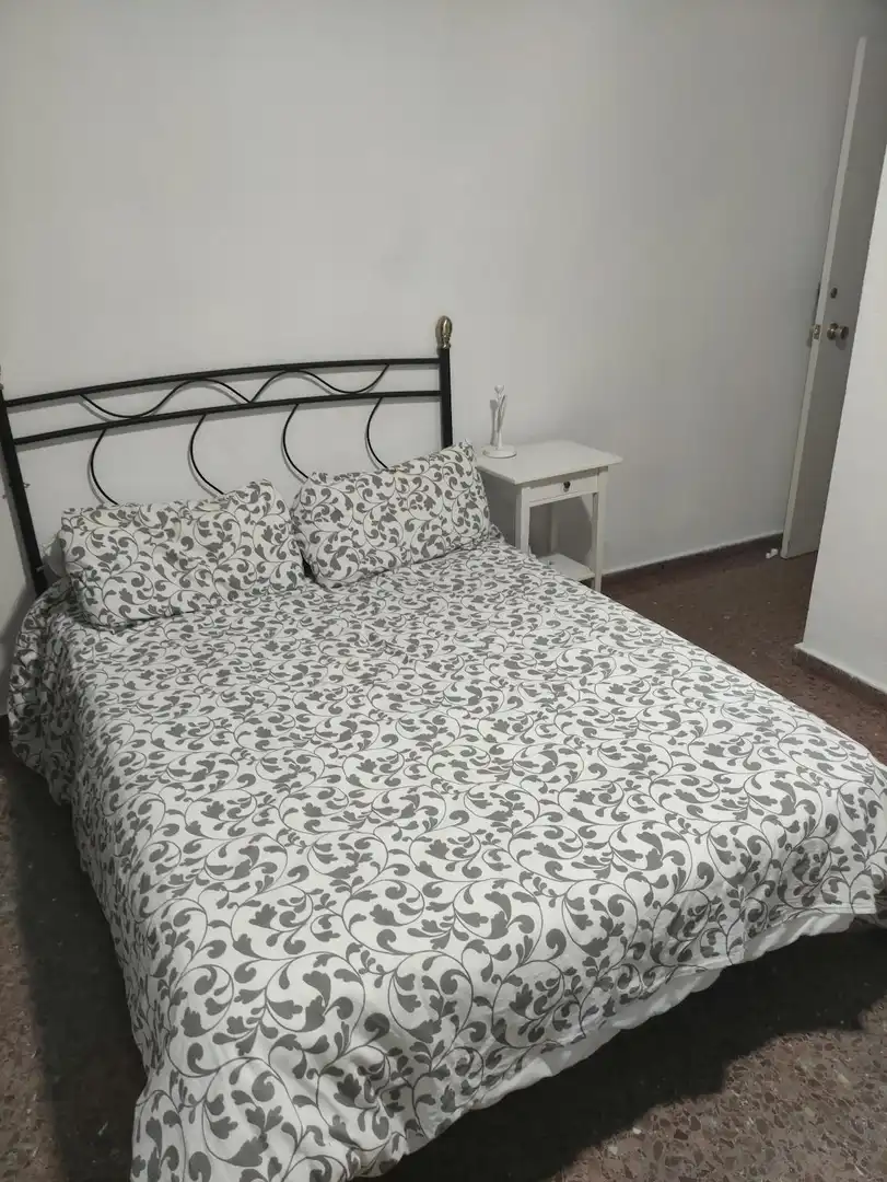 Bedroom of Flat for share in  Sevilla Capital  with Air Conditioner, Heating and Furnished