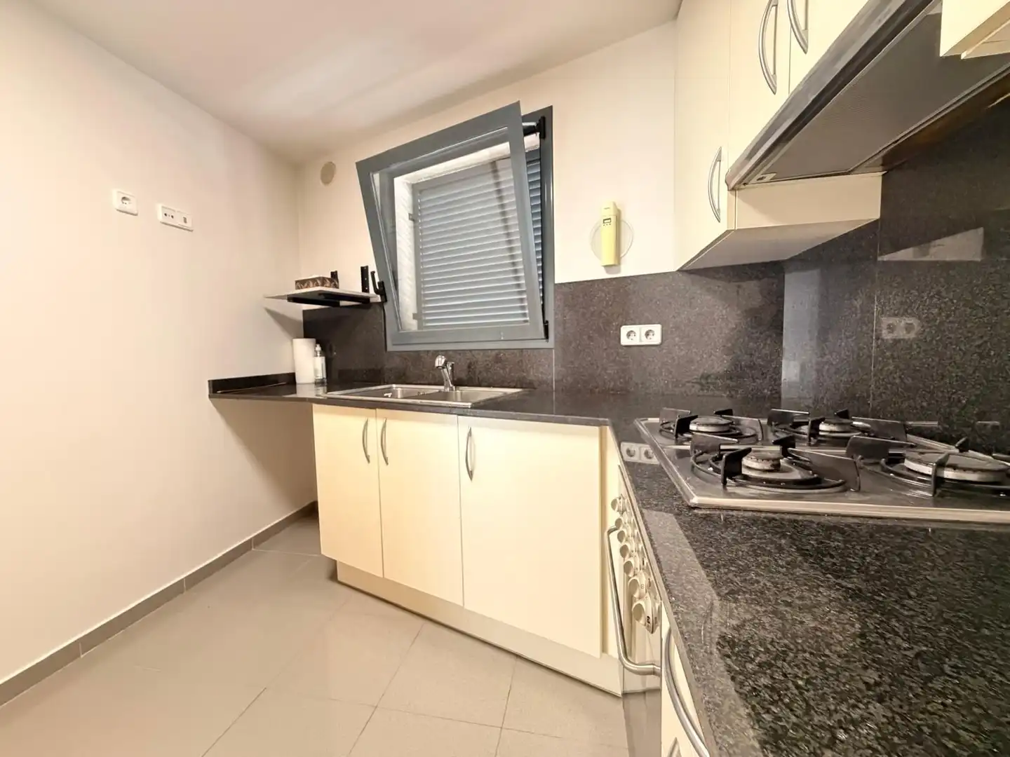 Cocina de Piso en venta en Girona con Calefacción