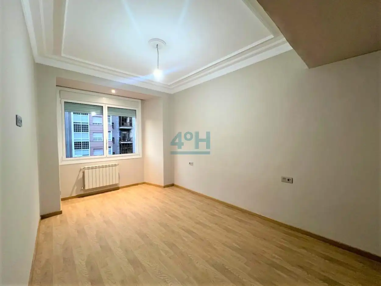 Habitación de Piso en venta en Ourense Capital  con Calefacción