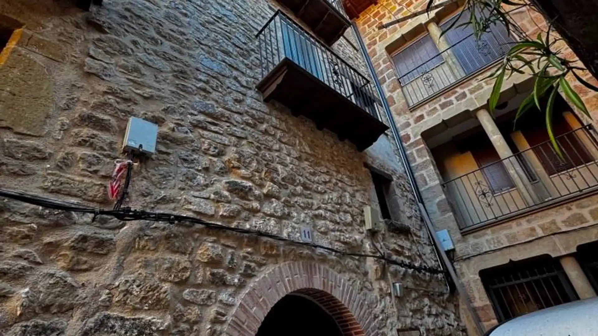 Exterior view of Single-family semi-detached for sale in Cretas  with Terrace, Storage room and Furnished