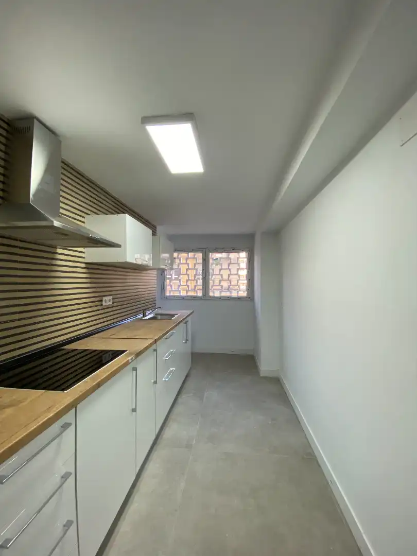 Cocina de Piso en venta en Alicante / Alacant con Trastero, Horno y Microondas