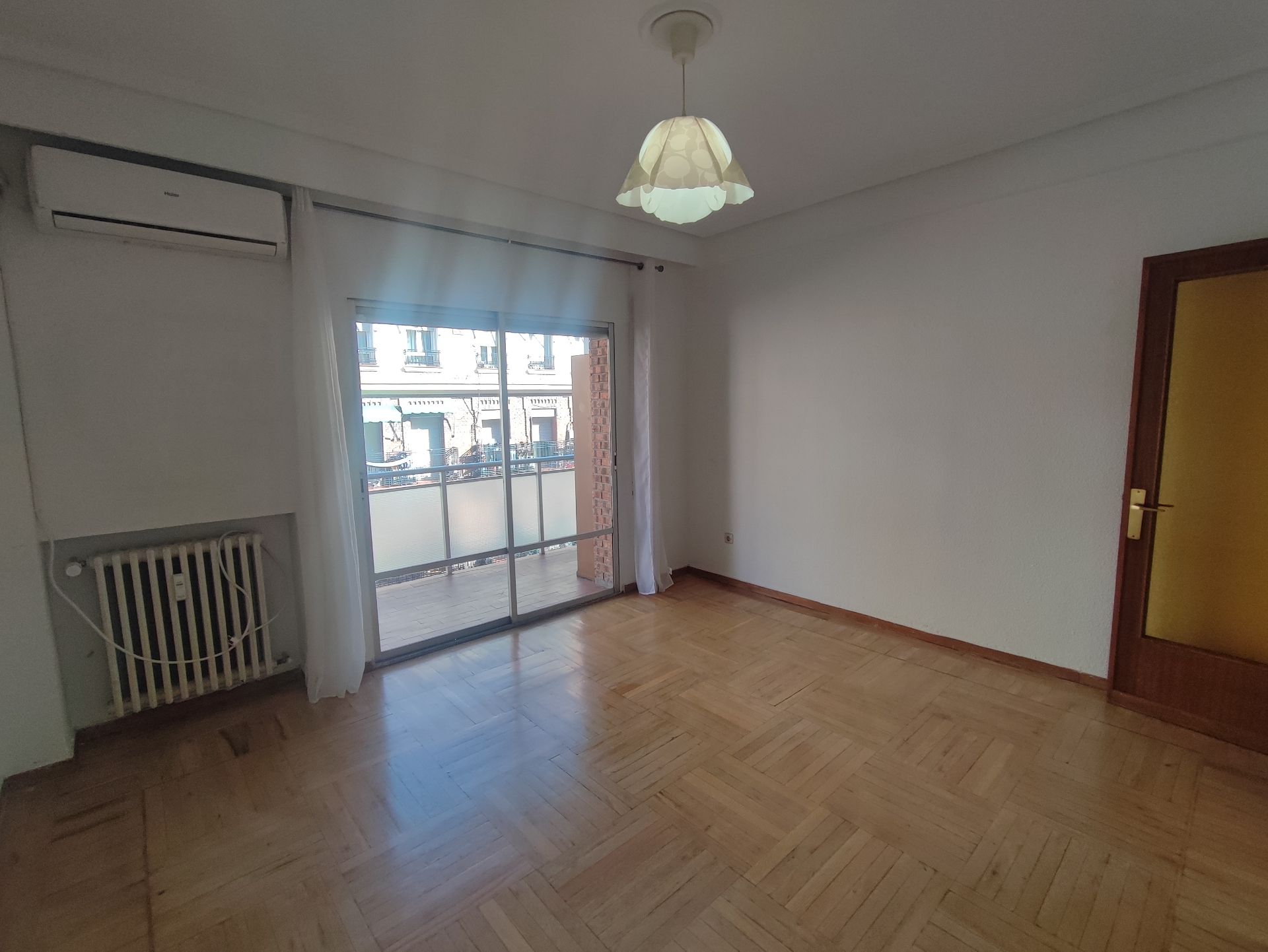 Bedroom of Apartment for sale in  Madrid Capital  with Air Conditioner, Heating and Terrace