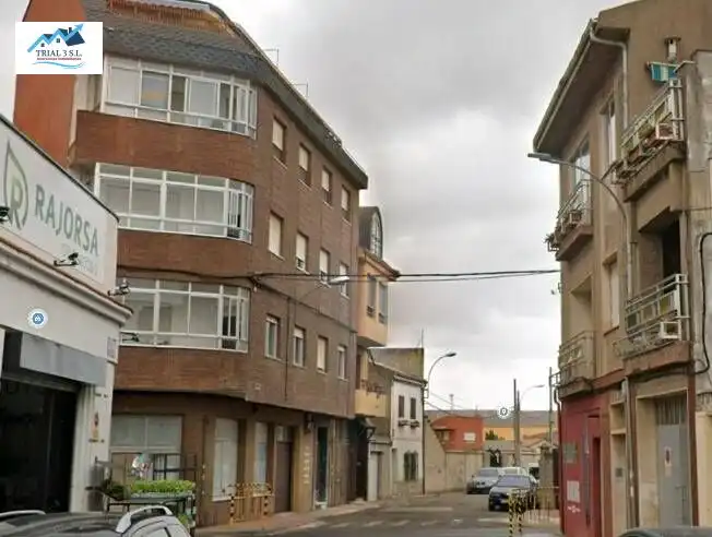 Vista exterior de Piso en venta en La Bañeza 
