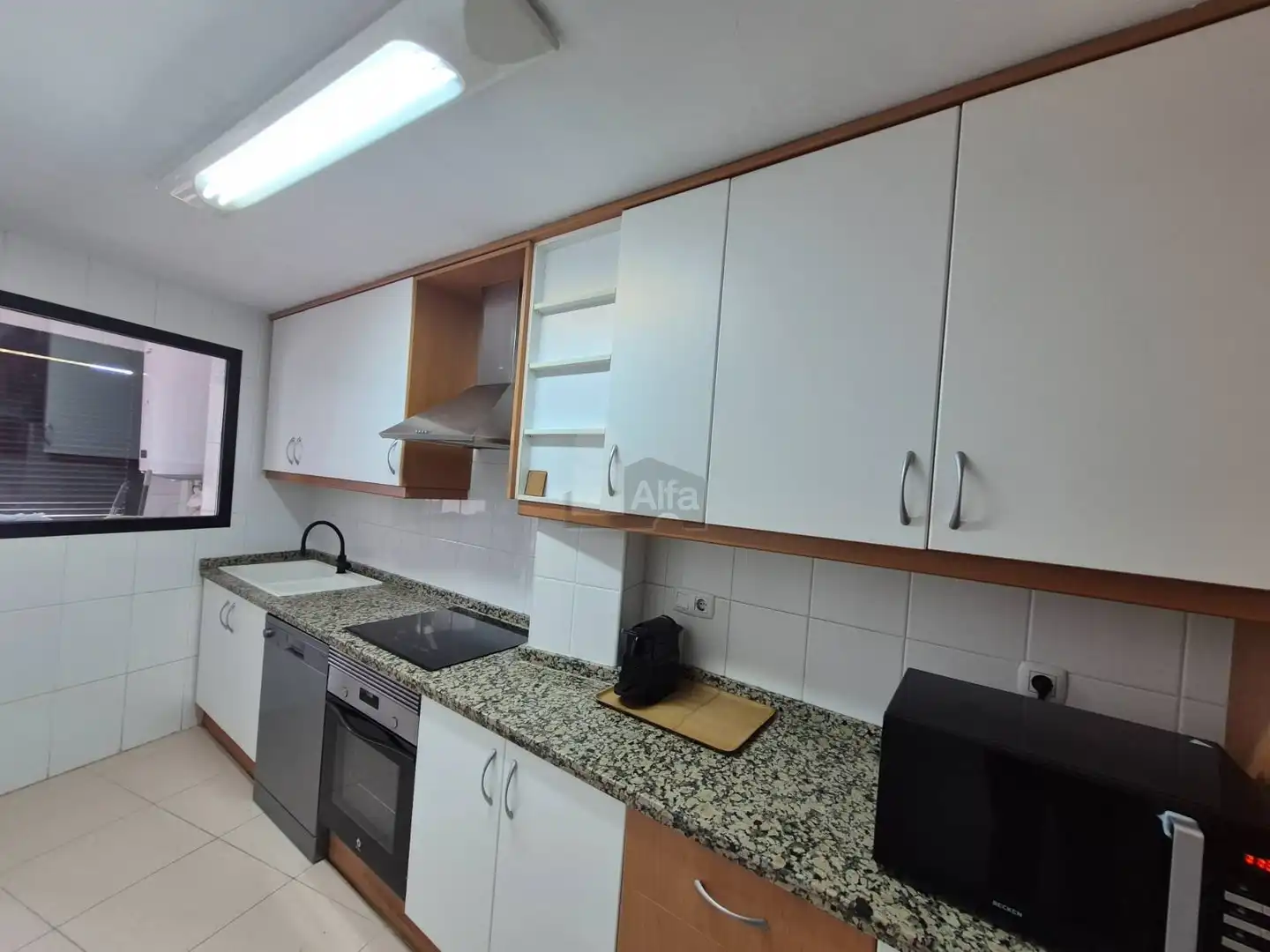 Cuina de Pis de lloguer en Valencia amb Aire condicionat, Terrassa i Traster