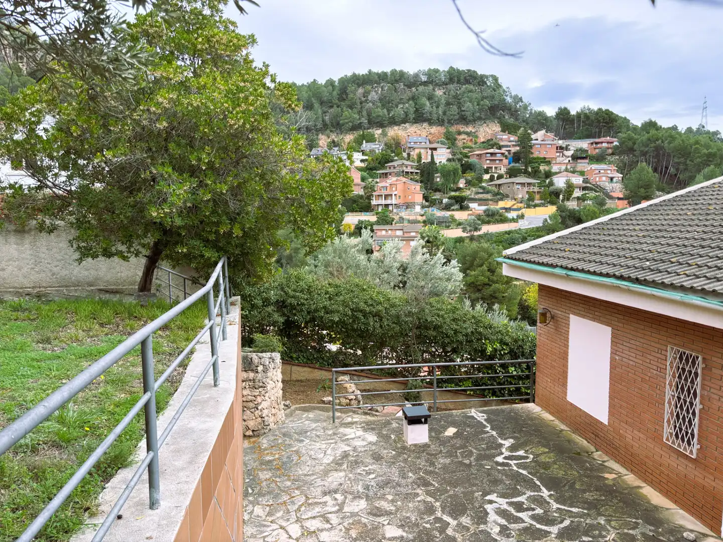 Vista exterior de Casa o xalet en venda en La Palma de Cervelló amb Aire condicionat, Calefacció i Jardí privat