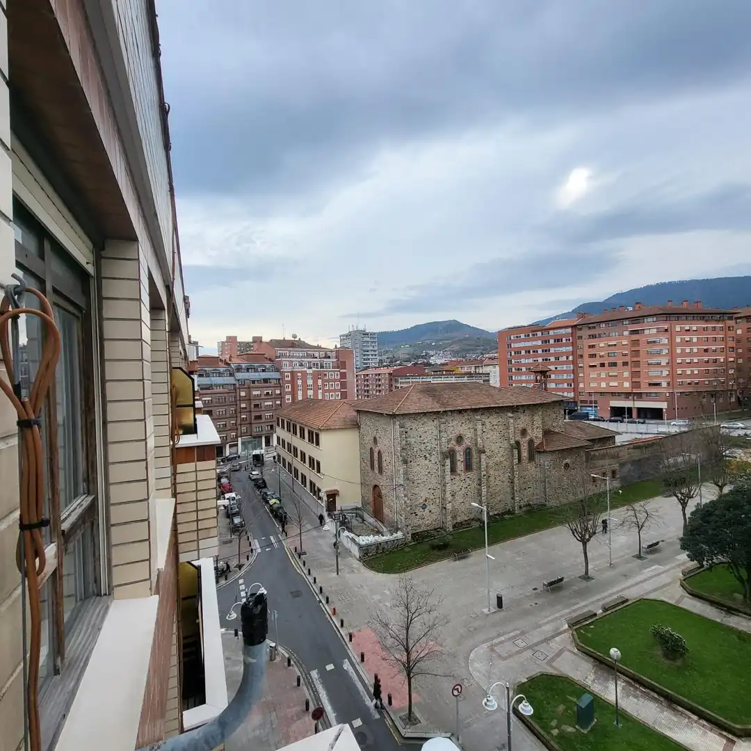 Vista exterior de Piso en venta en Bilbao  con Calefacción y Balcón