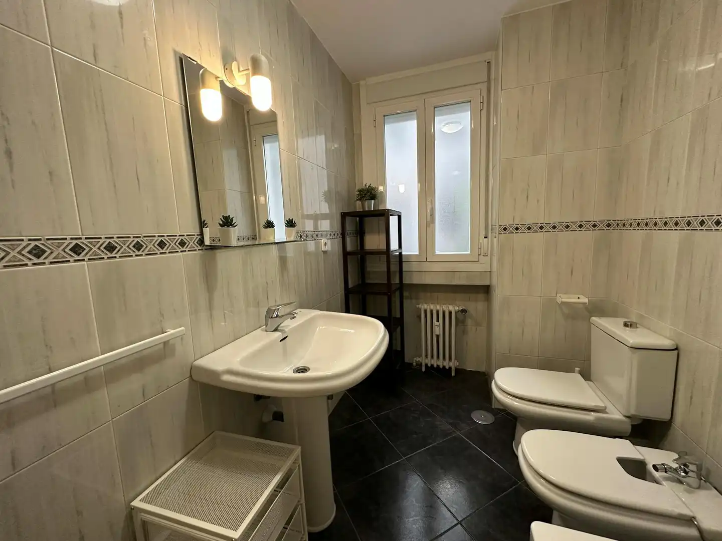 Bathroom of Flat for share in Madrid  with Heating and Furnished