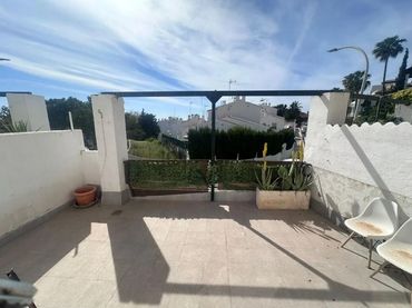 Apartamento con piscina en alquiler en Montemar