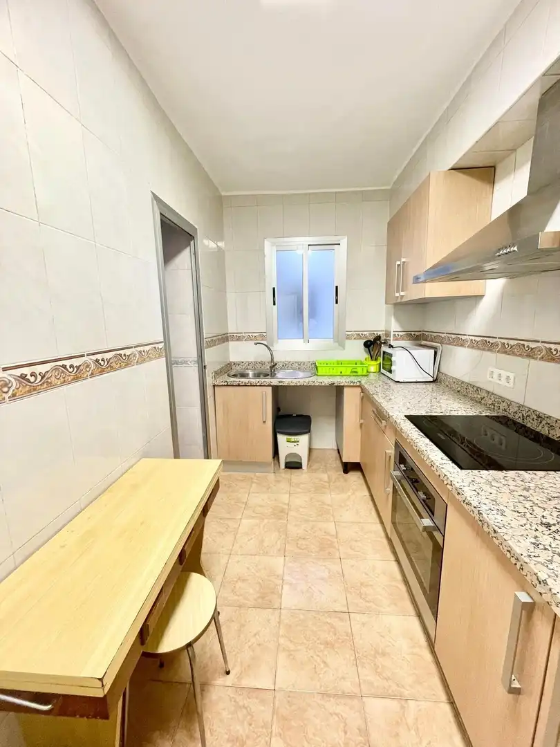 Cuina de Pis de lloguer en Granada amb Terrassa, Moblat i Balcó