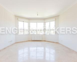 Sala d'estar de Apartament de lloguer en  Madrid Capital amb Aire condicionat, Calefacció i Parquet