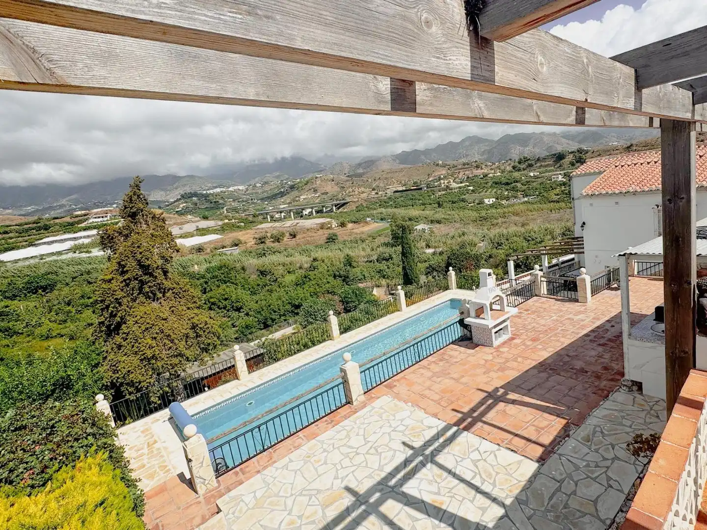 Vista exterior de Casa o chalet en venta en Nerja con Aire acondicionado, Jardín privado y Terraza