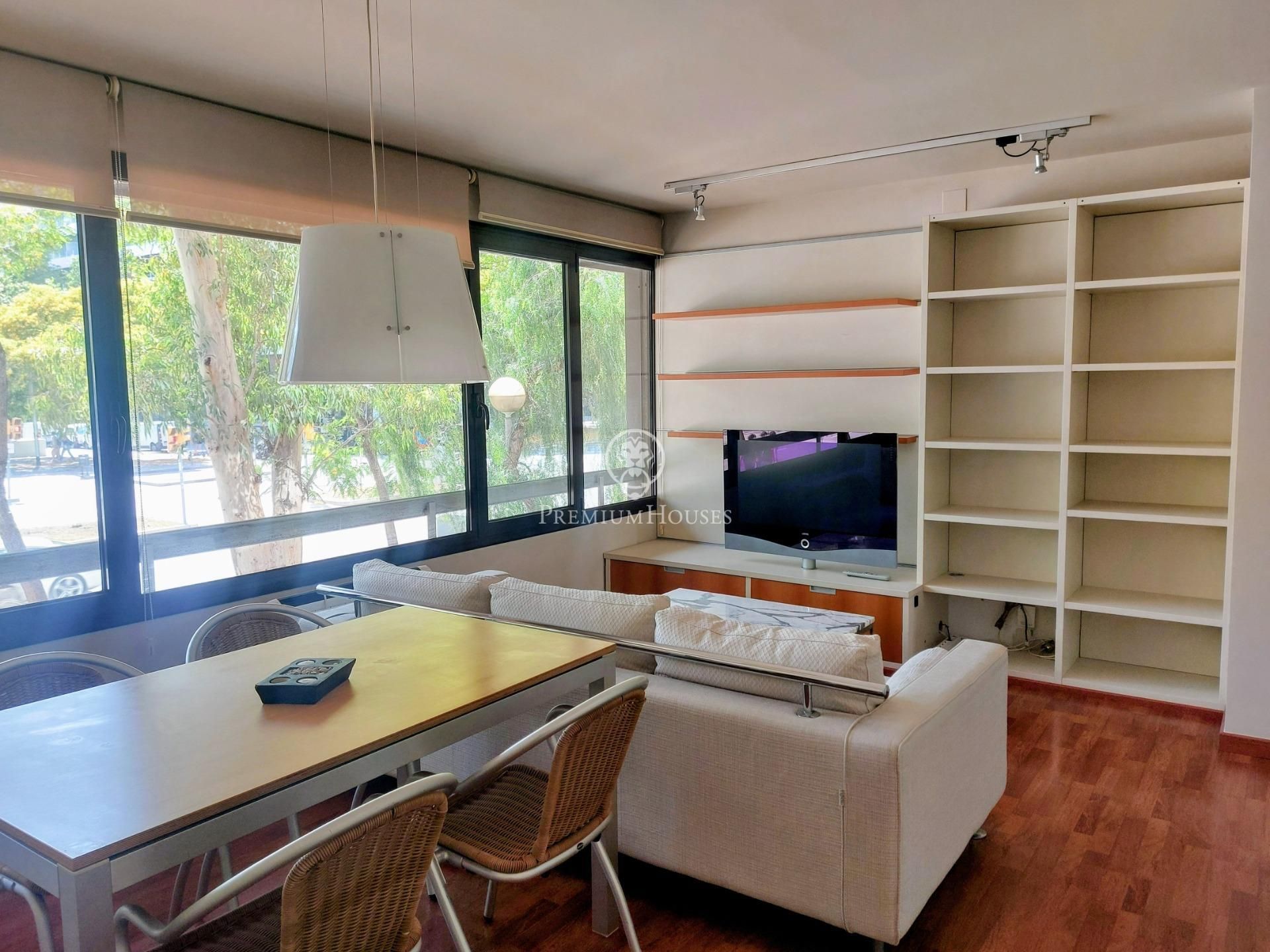 Sala d'estar de Planta baixa en venda en  Barcelona Capital amb Aire condicionat