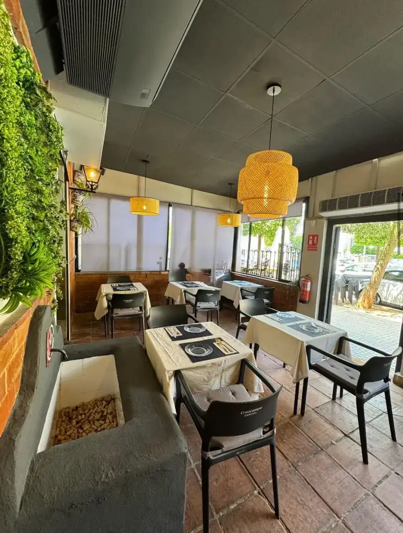 Premises for rent in  Sevilla Capital  with Air Conditioner, Heating and Terrace