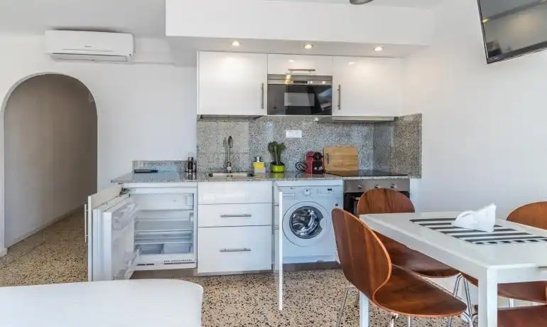 Cuina de Estudi en venda en Empuriabrava amb Aire condicionat, Terrassa i Moblat