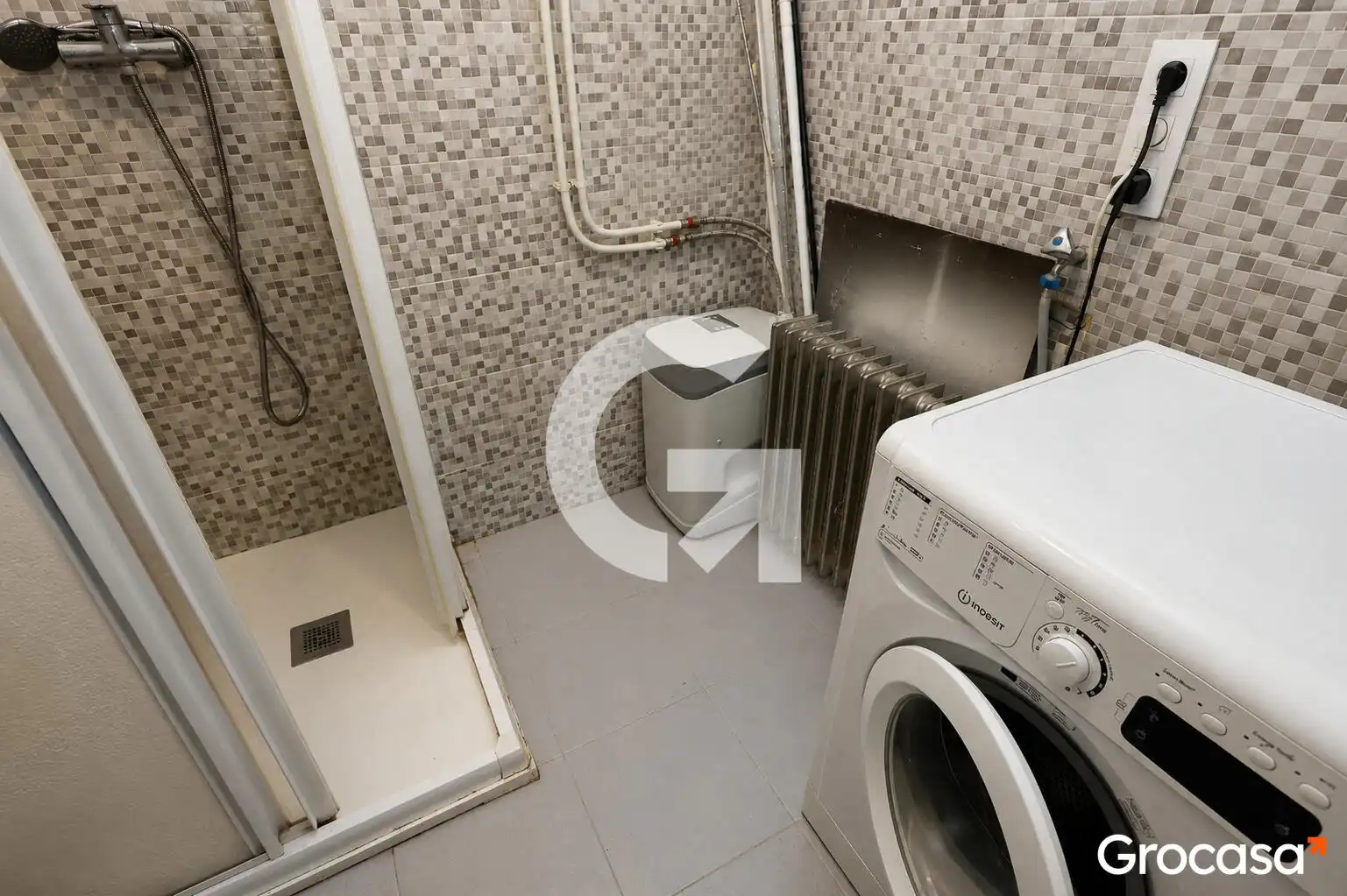 Badezimmer von Erdgeschoss zum Verkauf in Gavà mit Klimaanlage, Heizung und Ofen