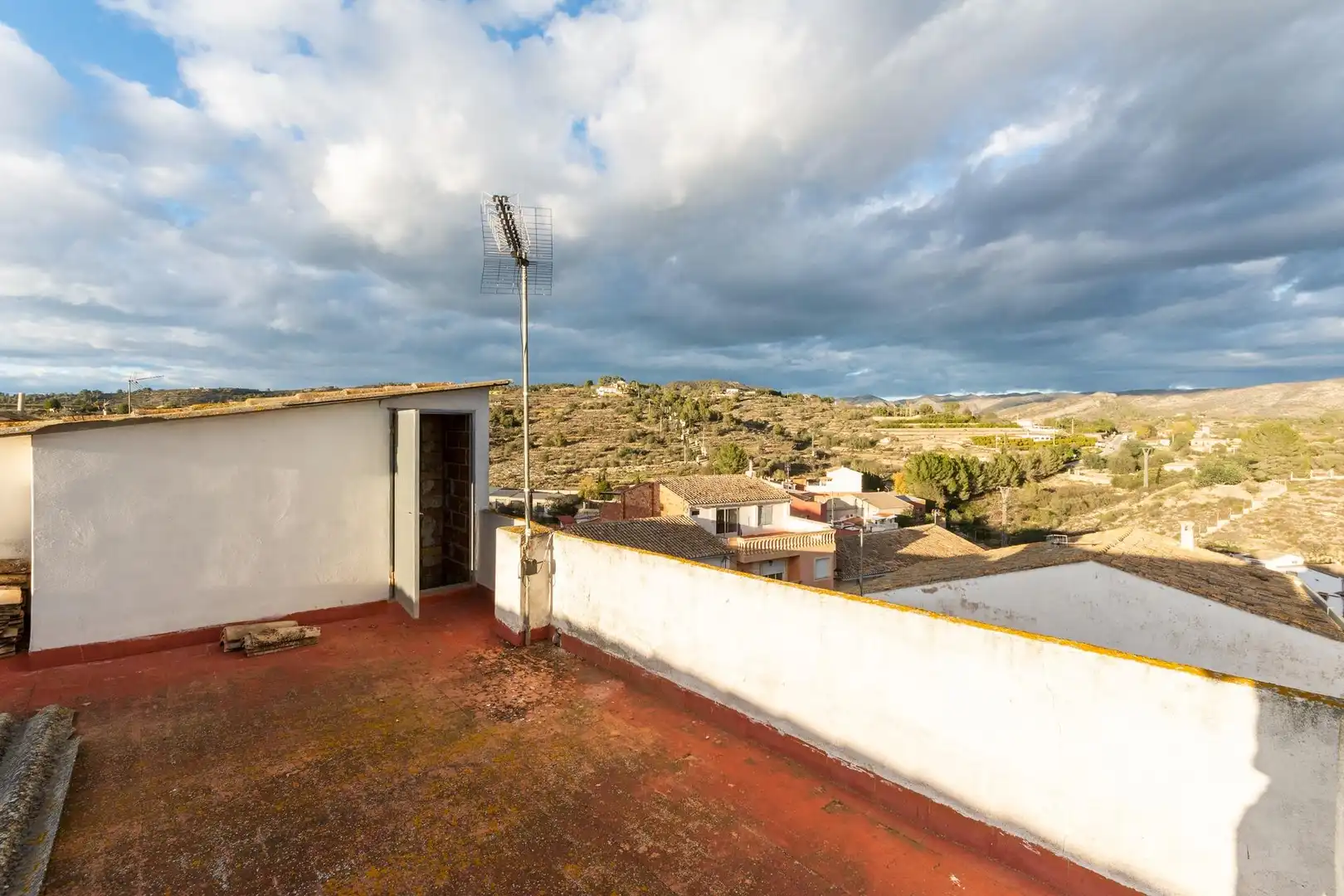 Vista exterior de Casa o chalet en venta en Llutxent con Aire acondicionado, Terraza y Amueblado