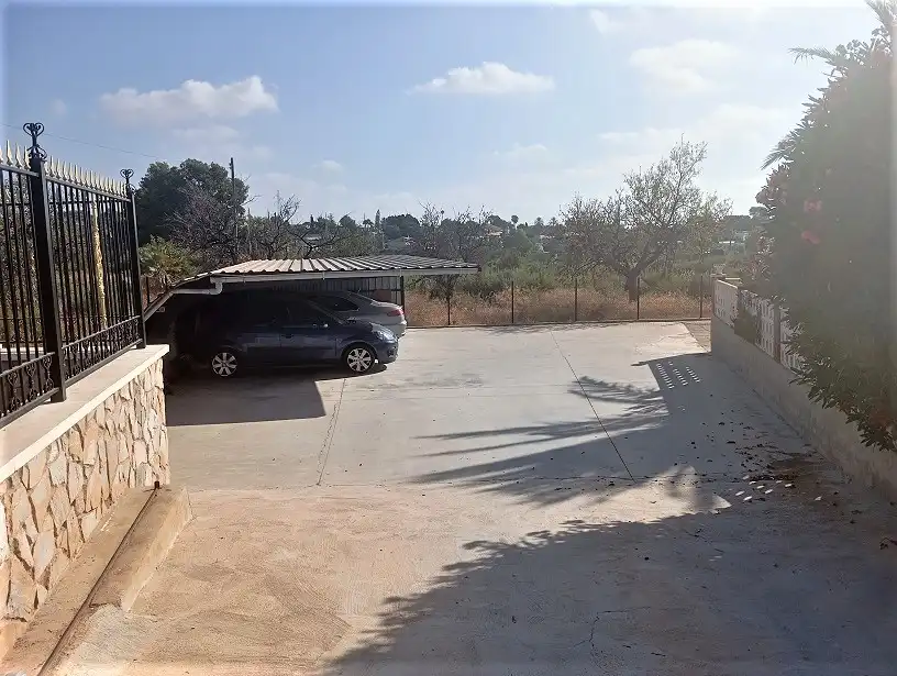 Aparcament de Casa o xalet en venda en Elche / Elx amb Aire condicionat, Jardí privat i Terrassa