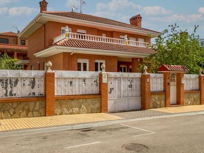 Exterior view of House or chalet for sale in Meco  with Swimming Pool