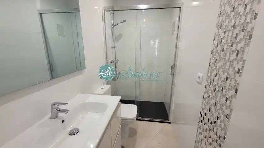 Baño de Piso de alquiler en Segovia con Aire acondicionado, Calefacción y Terraza