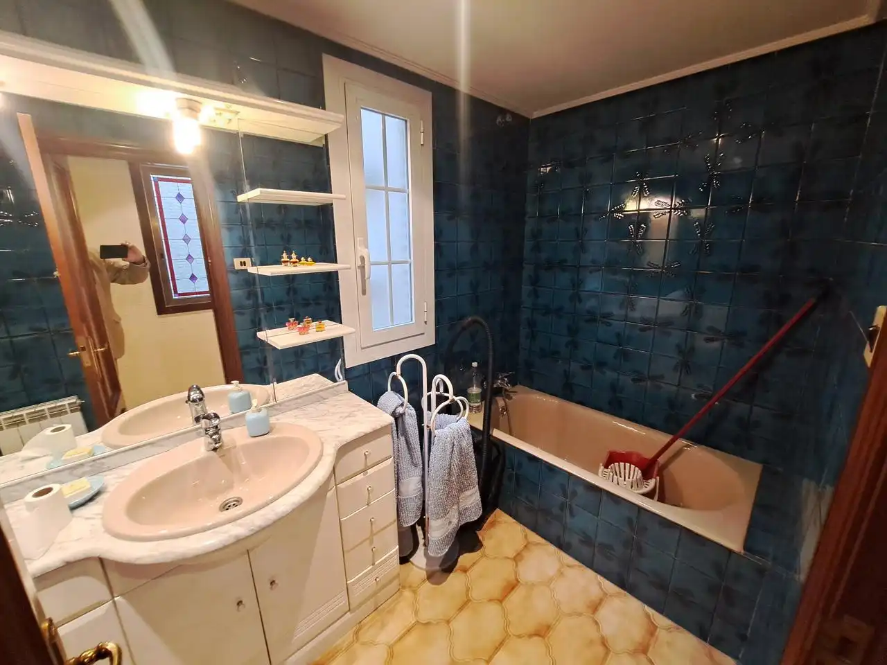 Bathroom of Flat for sale in Zaragoza  with Heating, Terrace and Storage room