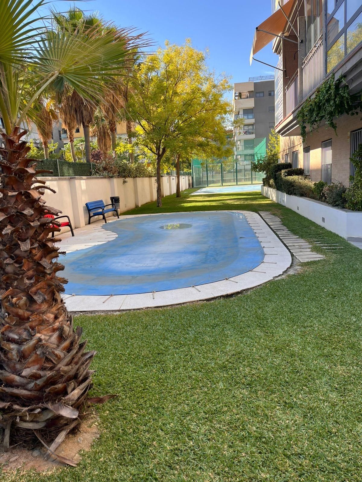 Piscina de Pis de lloguer en  Granada Capital amb Traster i Piscina comunitària