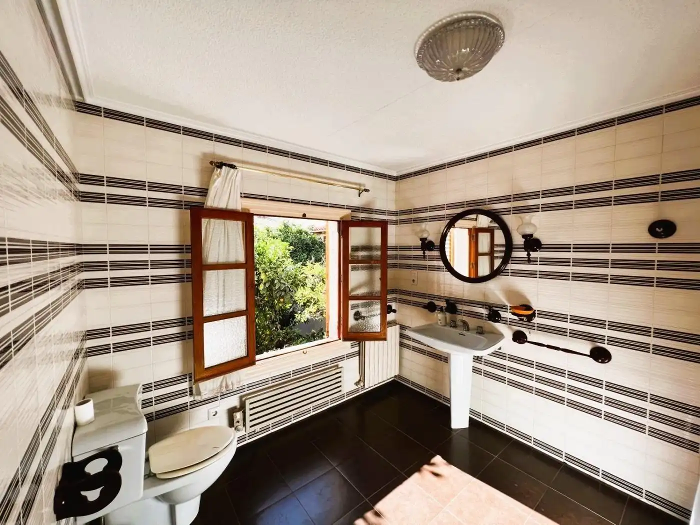 Badezimmer von Country house zum Verkauf in Novelda mit Klimaanlage, Heizung und Privatgarten