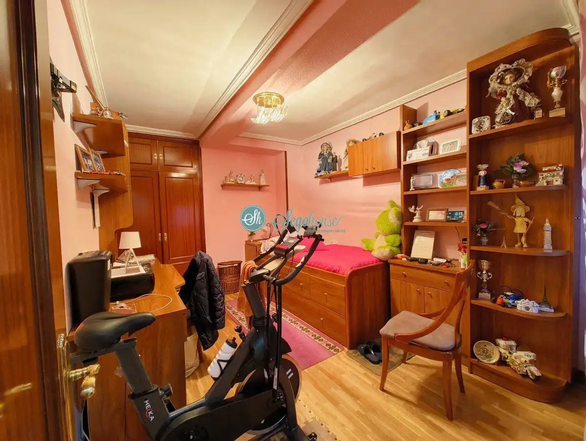 Bedroom of Flat for sale in Segovia  with Air Conditioner, Heating and Balcony