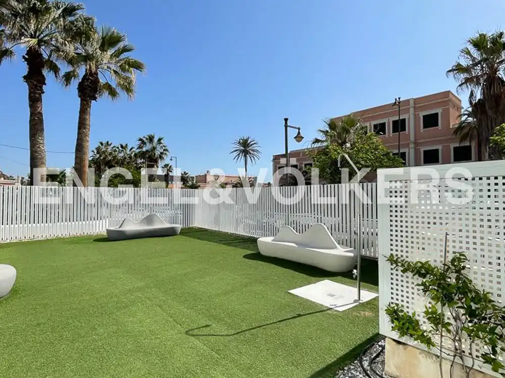 Wohnung zur Miete in Calle Isabel de Villena, La Malva-rosa