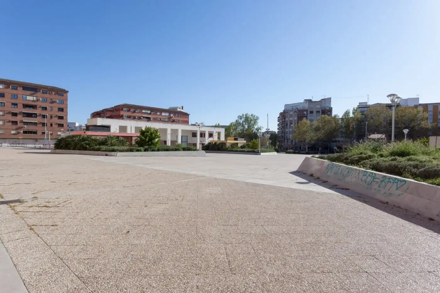 Vista exterior de Pis de lloguer en Granada amb Calefacció, Terrassa i Traster