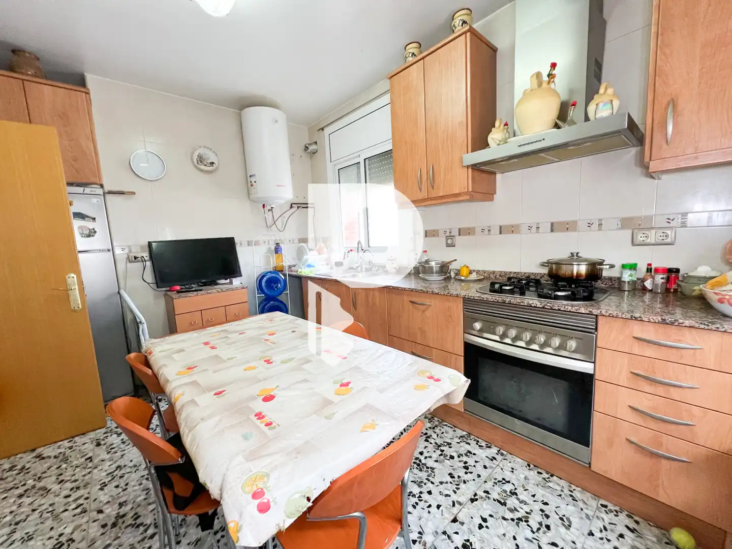 Cuina de Casa o xalet en venda en Torrelles de Llobregat amb Aire condicionat, Calefacció i Jardí privat