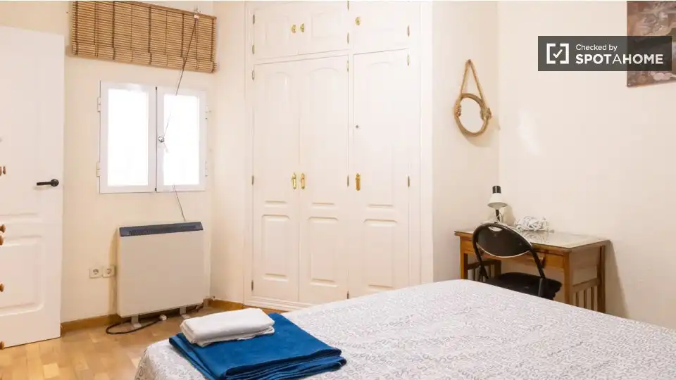 Dormitori de Apartament per a compartir en Madrid amb Aire condicionat, Calefacció i Terrassa