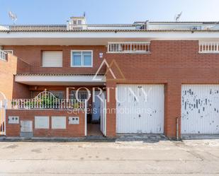Vista exterior de Casa adosada en venda en Reus amb Terrassa i Piscina comunitària