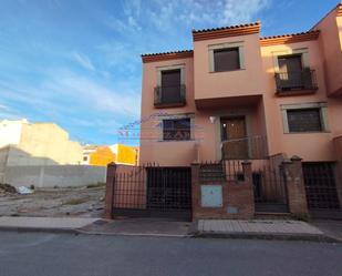 Exterior view of Single-family semi-detached for sale in Mengíbar