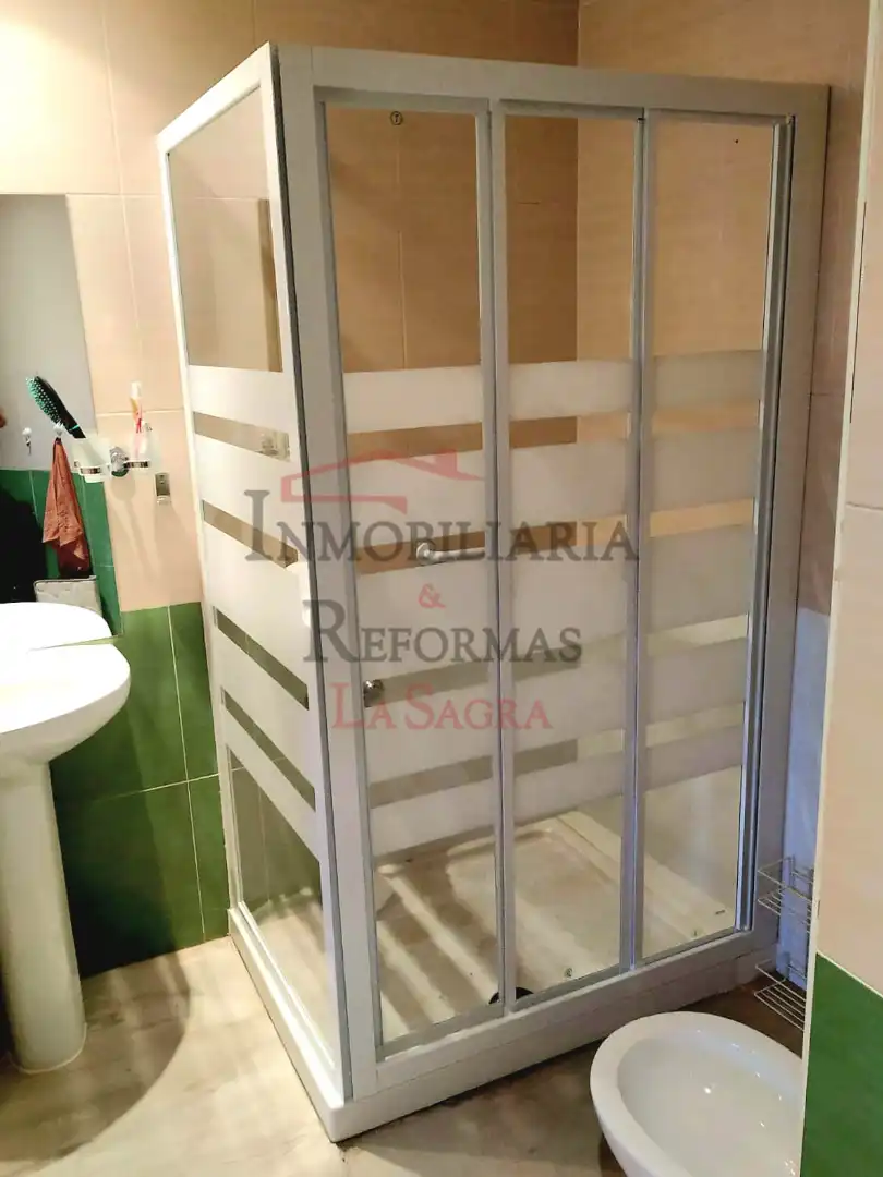 Badezimmer von Erdgeschoss zur Miete in Esquivias mit Klimaanlage, Heizung und Parkett