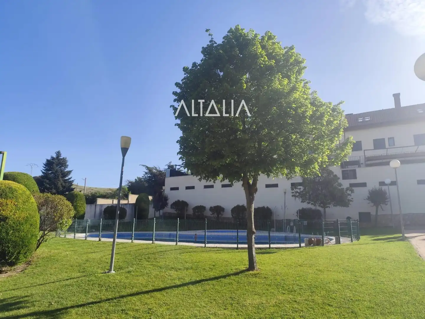 Vista exterior de Casa adosada en venda en Chillarón de Cuenca amb Calefacció, Traster i Piscina