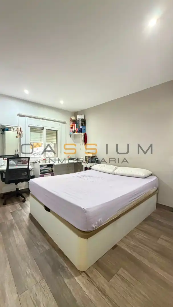 Flat for sale in Carrer Vint-I-Quatre, imagen 4