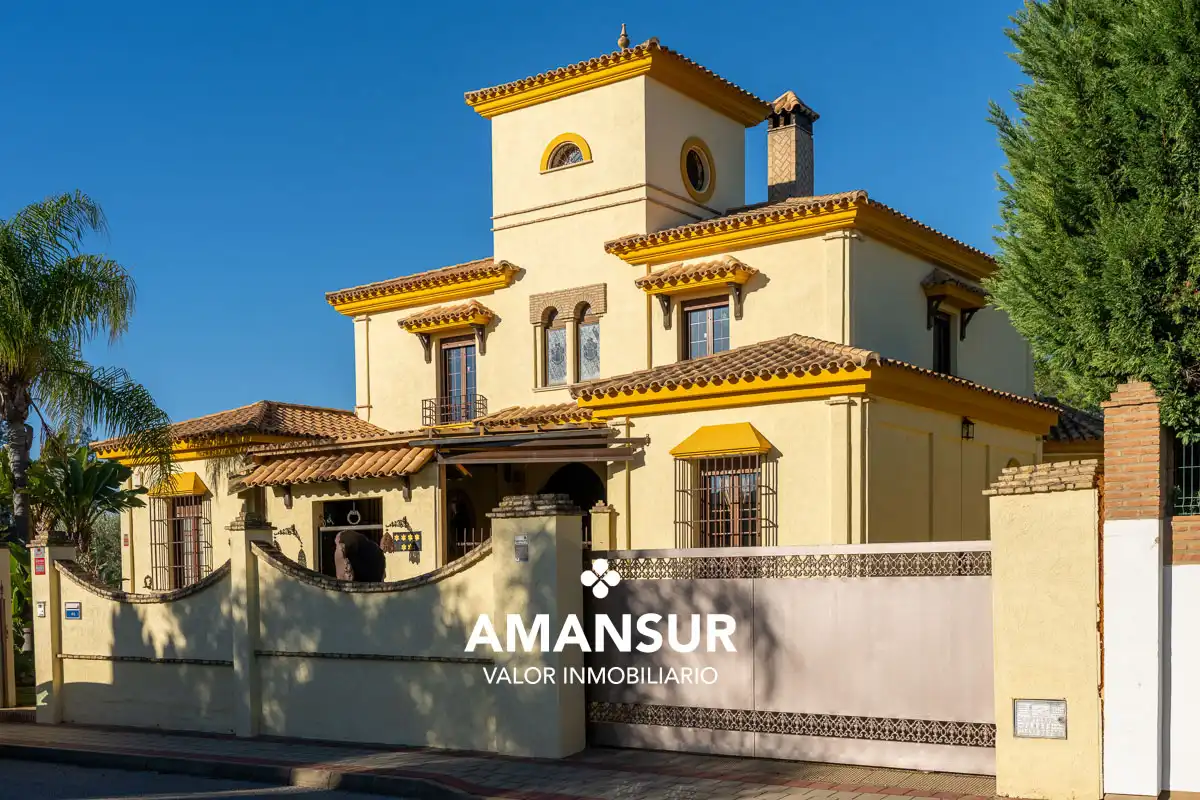 Chalet con piscina en venta en Avenida del Almendro, imagen 8