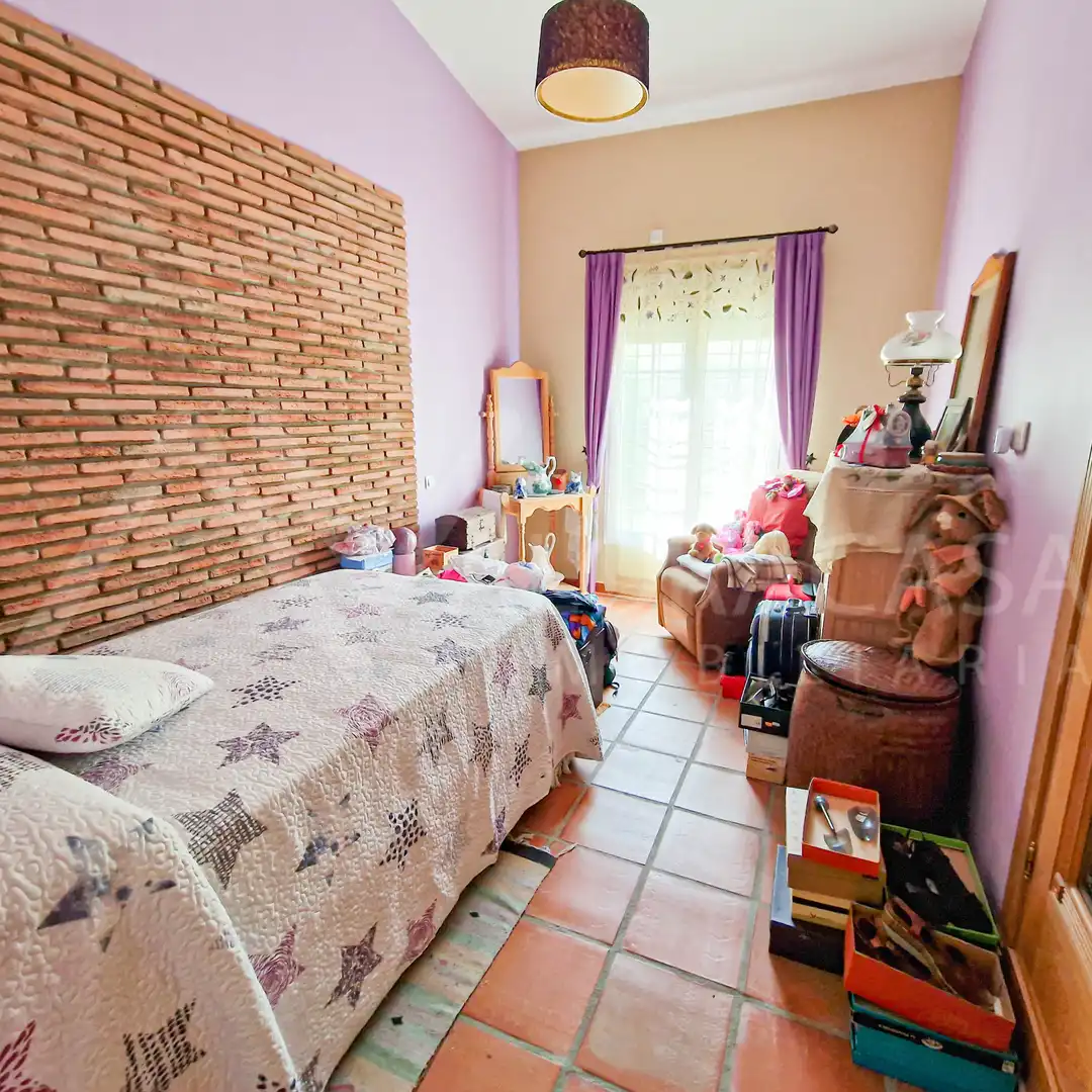 Dormitori de Casa o xalet en venda en Alhaurín de la Torre amb Aire condicionat, Jardí privat i Terrassa