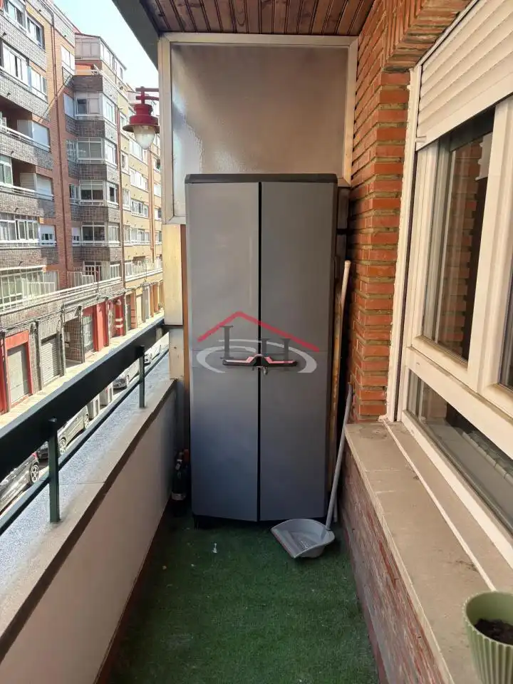 Terrassa de Pis en venda en León Capital  amb Calefacció, Parquet i Terrassa