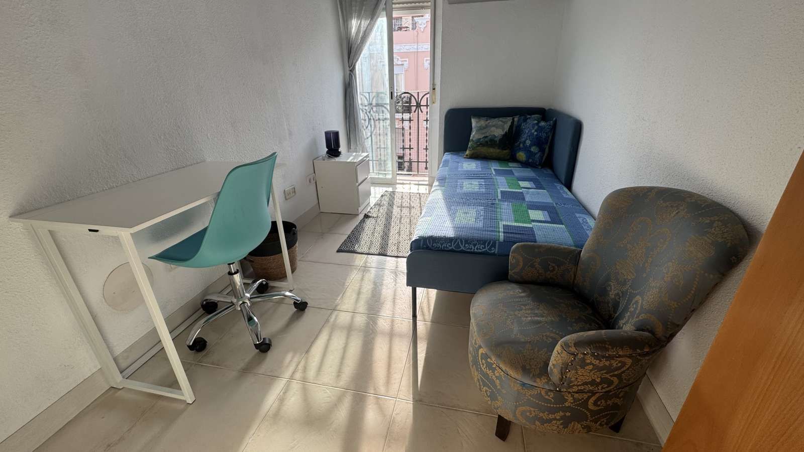 Bedroom of Flat to share in  Valencia Capital  with Air Conditioner, Heating and Terrace