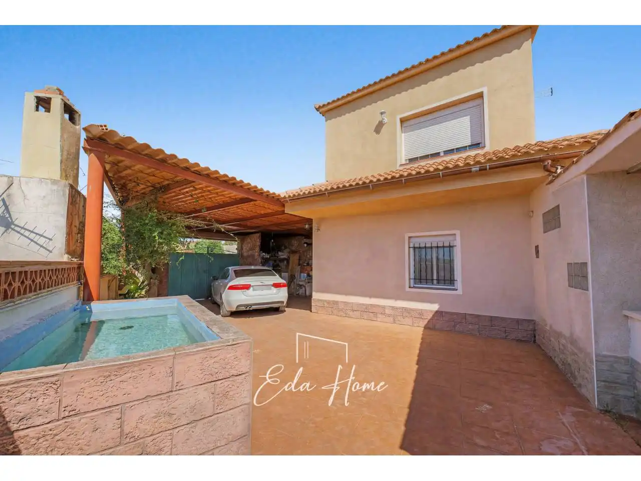 Exterior view of Houses for sale in Vilanova i la Geltrú