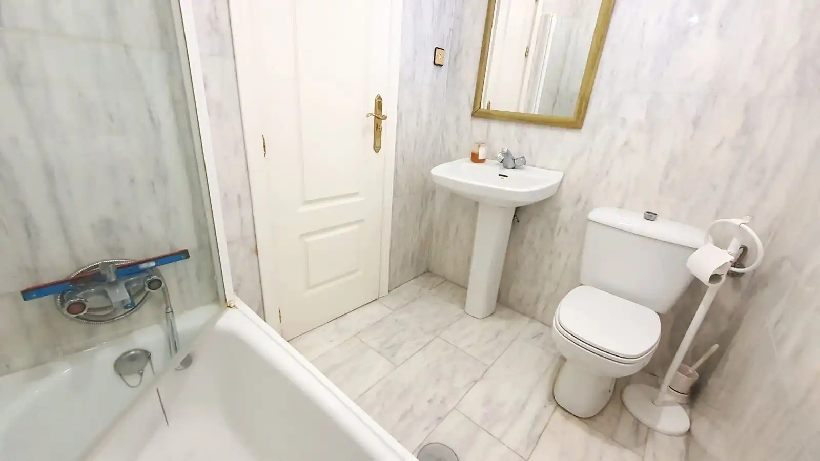 Baño de Ático en venta en Fuengirola con Aire acondicionado, Amueblado y Horno