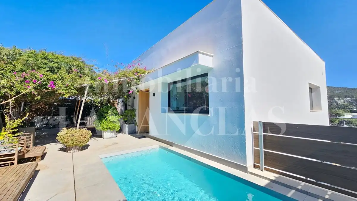 Casa aparellada amb piscina en venda a Marina Botafoc - Platja de Talamanca