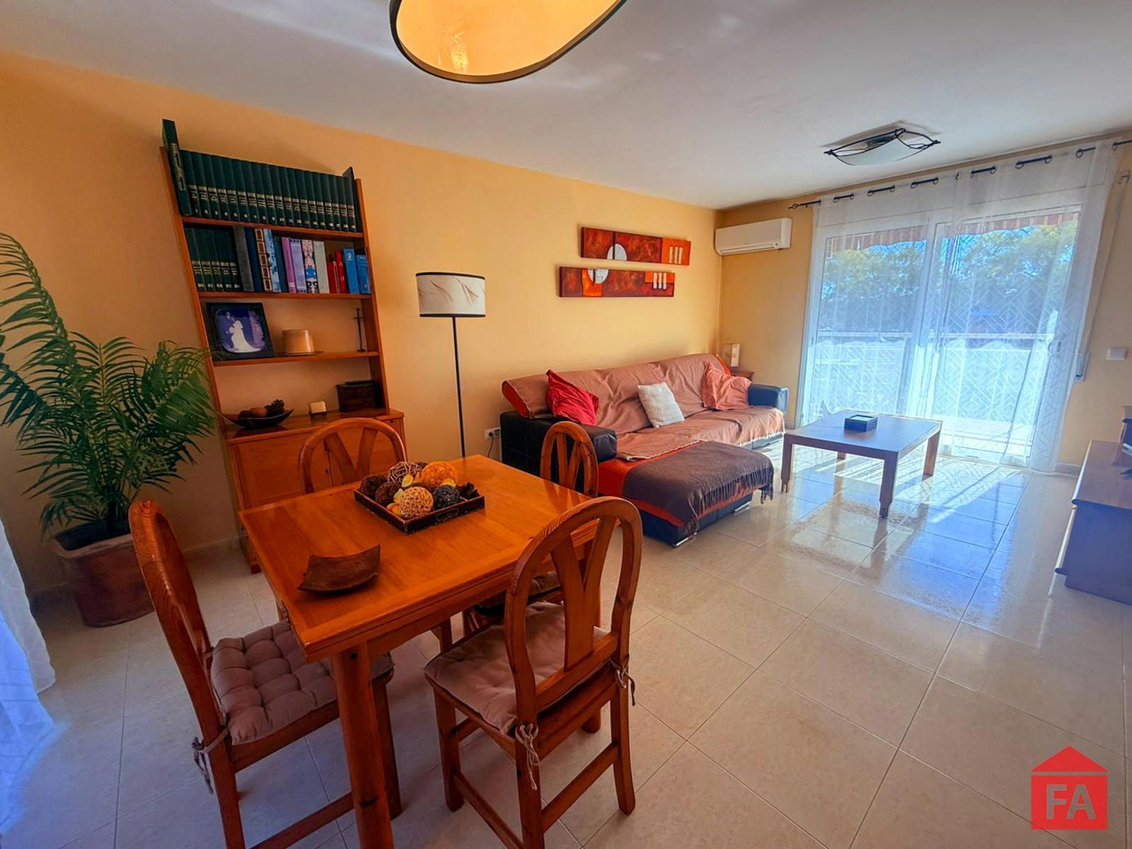 Sala de estar de Casa adosada en venta en Banyeres del Penedès con Calefacción, Terraza y Balcón