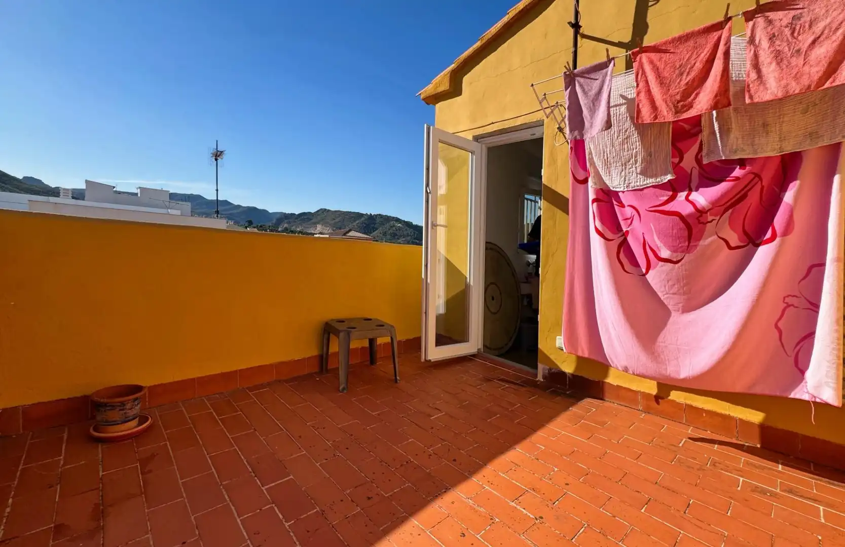 Casa aparellada amb terrassa en venda a Pego, imagen 17