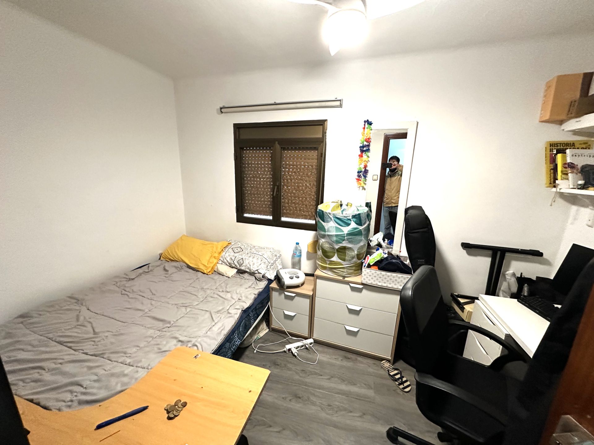 Dormitori de Pis en venda en Santa Coloma de Gramenet amb Aire condicionat, Moblat i Balcó