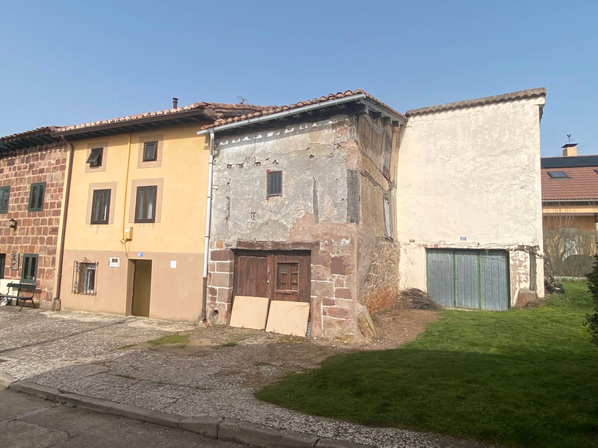 Vista exterior de Finca rústica en venda en Arlanzón amb Jardí privat i Traster