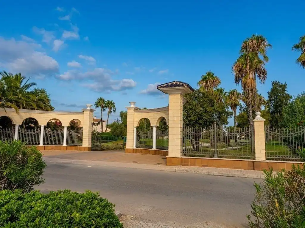 Casa o xalet en venda en Oliva amb Aire condicionat, Calefacció i Jardí privat